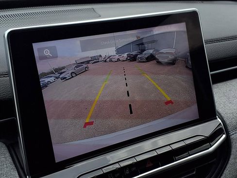 Used 2023 Jeep Compass Latitude image 24