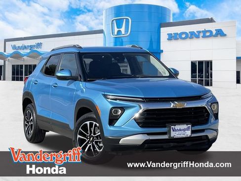 Used 2025 Chevrolet TrailBlazer LT w/ Driver Confidence Package FWD image 1