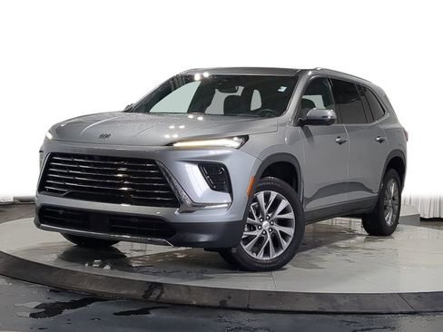 Used 2025 Buick Enclave Preferred image 1