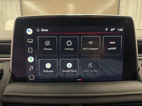 Used 2022 GMC Yukon XL SLT w/ SLT Premium Package image 18