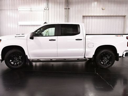 Used 2025 Chevrolet Silverado 1500 Custom w/ Turbomax Blackout Package AWD/4WD image 4