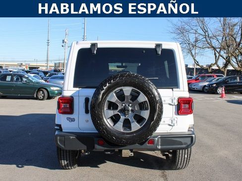 Used 2018 Jeep Wrangler Unlimited Sahara image 4