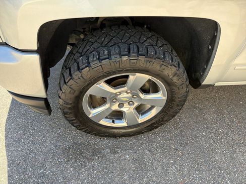 Used 2017 Chevrolet Silverado 1500 LT w/ All Star Edition AWD/4WD image 14