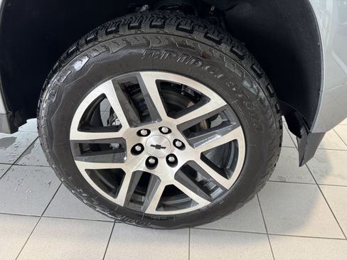 Used 2024 Chevrolet Colorado Z71 w/ Z71 Convenience Package 2 AWD/4WD image 9