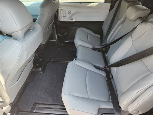 New 2026 Toyota Sienna XLE image 21