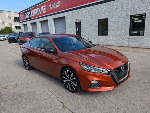Used 2020 Nissan Altima 2.5 SR w/ Premium Package image 4