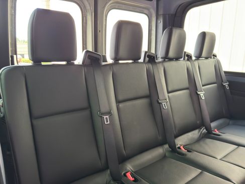 Used 2022 Mercedes-Benz Sprinter 2500 image 34