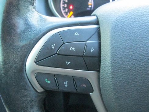 Used 2019 Jeep Grand Cherokee Altitude image 21