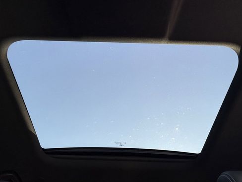 Certified 2025 Land Rover Discovery Dynamic SE image 29