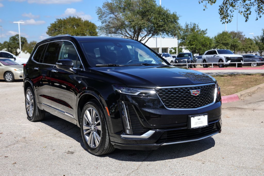Used 2025 Cadillac XT6 Premium Luxury FWD image 6