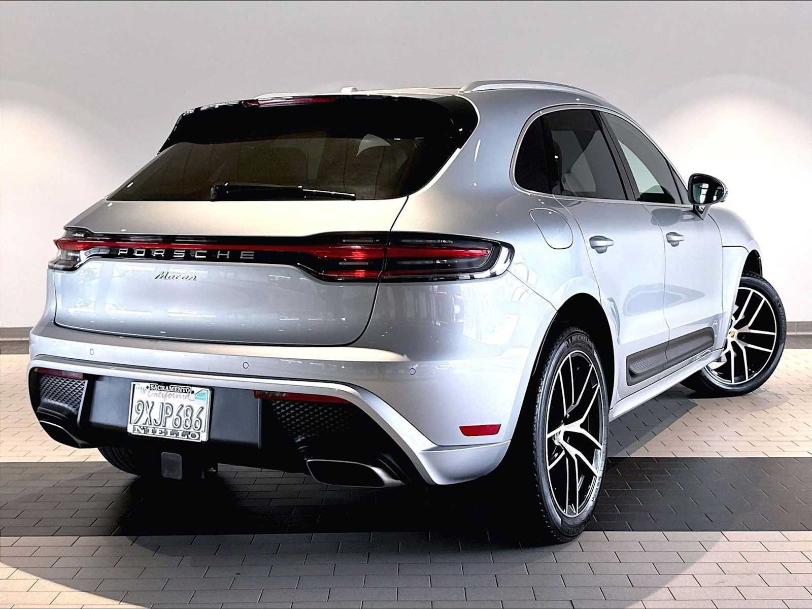 Used 2026 Porsche Macan AWD/4WD image 11