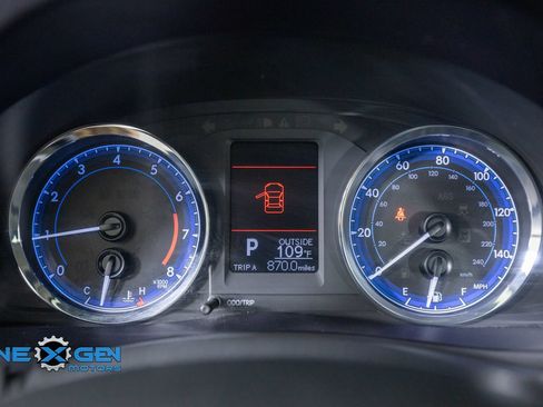Used 2018 Toyota Corolla LE FWD image 16