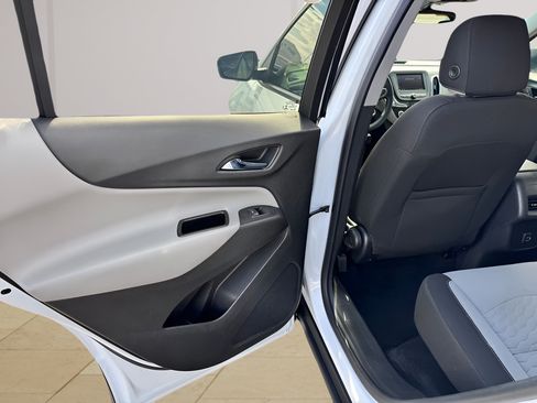 Used 2020 Chevrolet Equinox LS FWD image 27