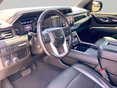 Used 2021 GMC Yukon Denali w/ Denali Premium Package AWD/4WD image 18
