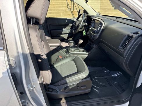 Used 2016 GMC Canyon SLE w/ All Terrain Package image 11