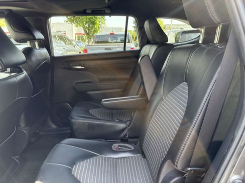 Used 2021 Toyota Highlander XSE image 23