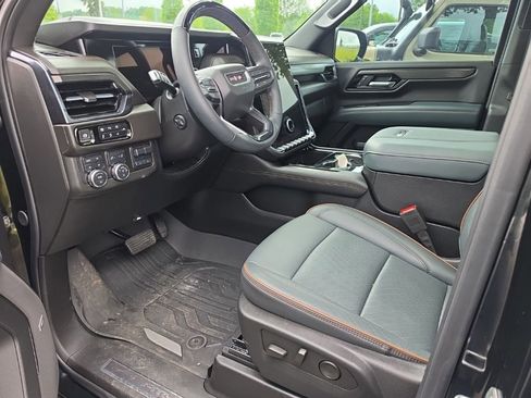 Used 2025 GMC Yukon AT4 w/ AT4 Premium Plus Package AWD/4WD image 3