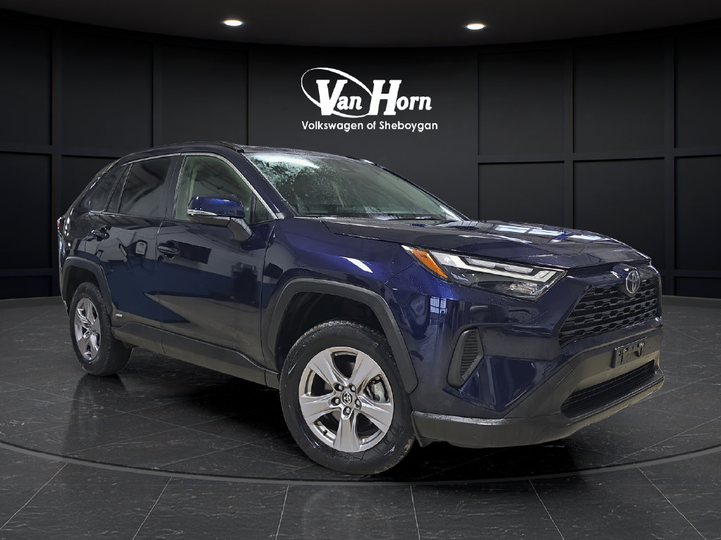 Used 2025 Toyota RAV4 XLE AWD/4WD image 1