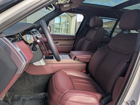 Used 2024 Land Rover Range Rover SE image 24