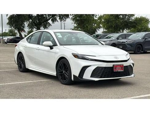 Certified 2025 Toyota Camry SE FWD image 3