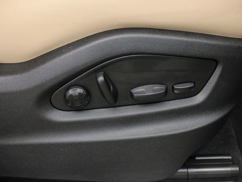 New 2025 Porsche Cayenne image 30