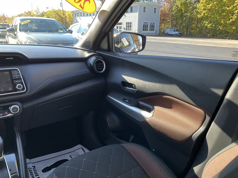 Used 2019 Nissan Kicks SR FWD image 14