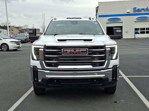 Used 2024 GMC Sierra 3500 SLE w/ SLE Value Package image 2