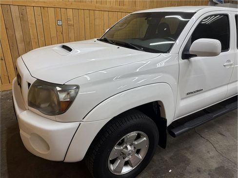 Used 2010 Toyota Tacoma PreRunner RWD image 12