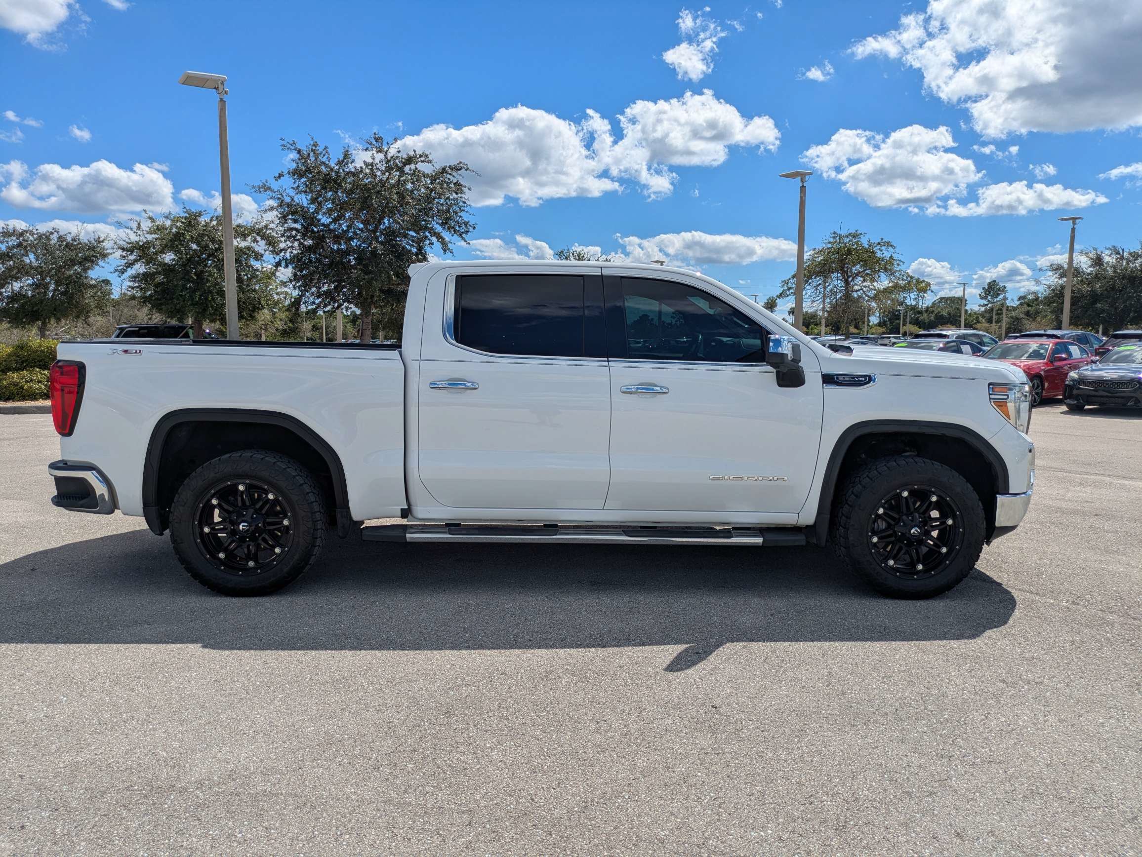 Used 2019 GMC Sierra 1500 SLT w/ SLT Premium Package AWD/4WD image 4