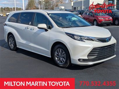 Used 2025 Toyota Sienna XLE
