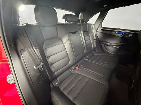 Certified 2023 Porsche Macan image 27