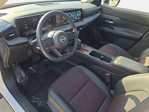 Used 2026 Nissan Kicks SR AWD/4WD image 15