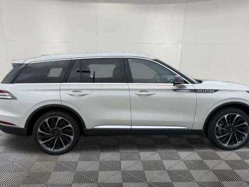 Used 2025 Lincoln Aviator Reserve w/ Equipment Group 201A AWD/4WD image 6