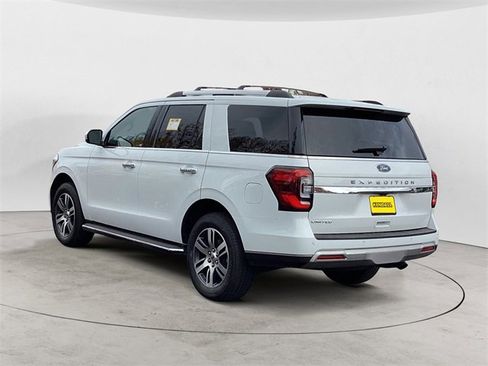 Used 2023 Ford Expedition Limited image 3