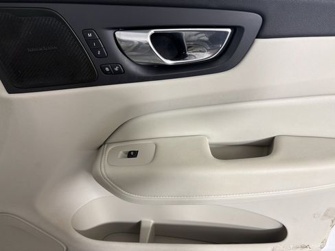 Used 2023 Volvo XC60 B5 Ultimate w/ Climate Package image 12