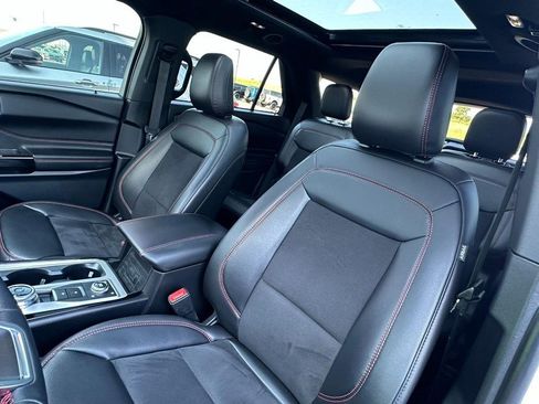 Used 2024 Ford Explorer ST-Line w/ Class IV Trailer Tow Package AWD/4WD image 8