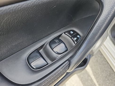 Used 2021 Nissan Rogue Sport S image 28