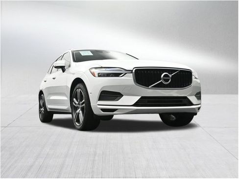 Used 2018 Volvo XC60 T5 Momentum w/ Vision Package AWD/4WD image 32