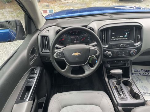 Used 2018 Chevrolet Colorado W/T w/ WT Convenience Package RWD image 2