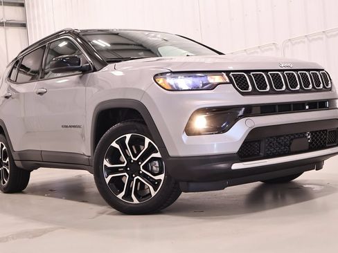 Used 2023 Jeep Compass Limited AWD/4WD image 34