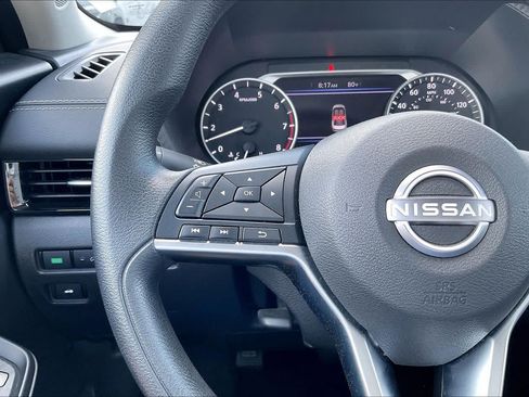 Used 2025 Nissan Sentra SV FWD image 22