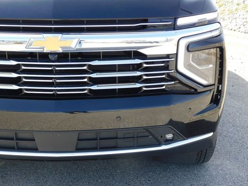 Used 2025 Chevrolet Suburban Premier image 9