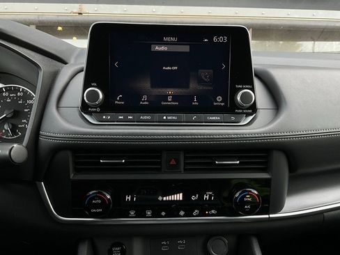 Used 2025 Nissan Rogue SV image 27