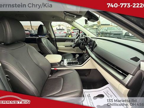 Used 2022 Kia Carnival LX FWD image 34