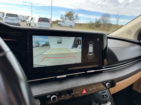 Used 2022 Kia Carnival EX image 32