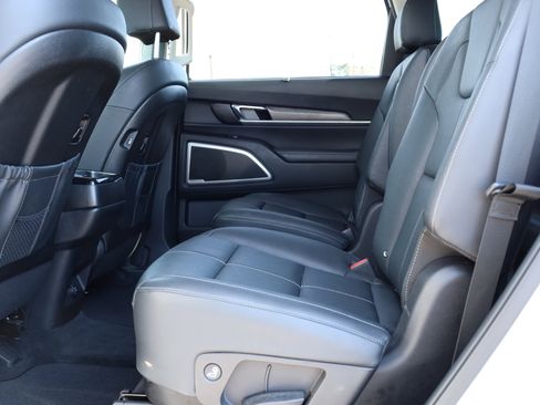 Used 2022 Kia Telluride EX w/ EX Premium Package image 12