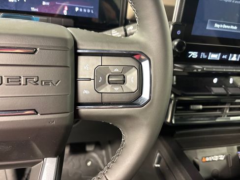 New 2026 GMC Hummer EV 4x4 Crew Cab image 32