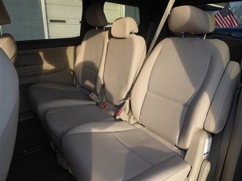 Used 2020 Kia Sedona LX image 16