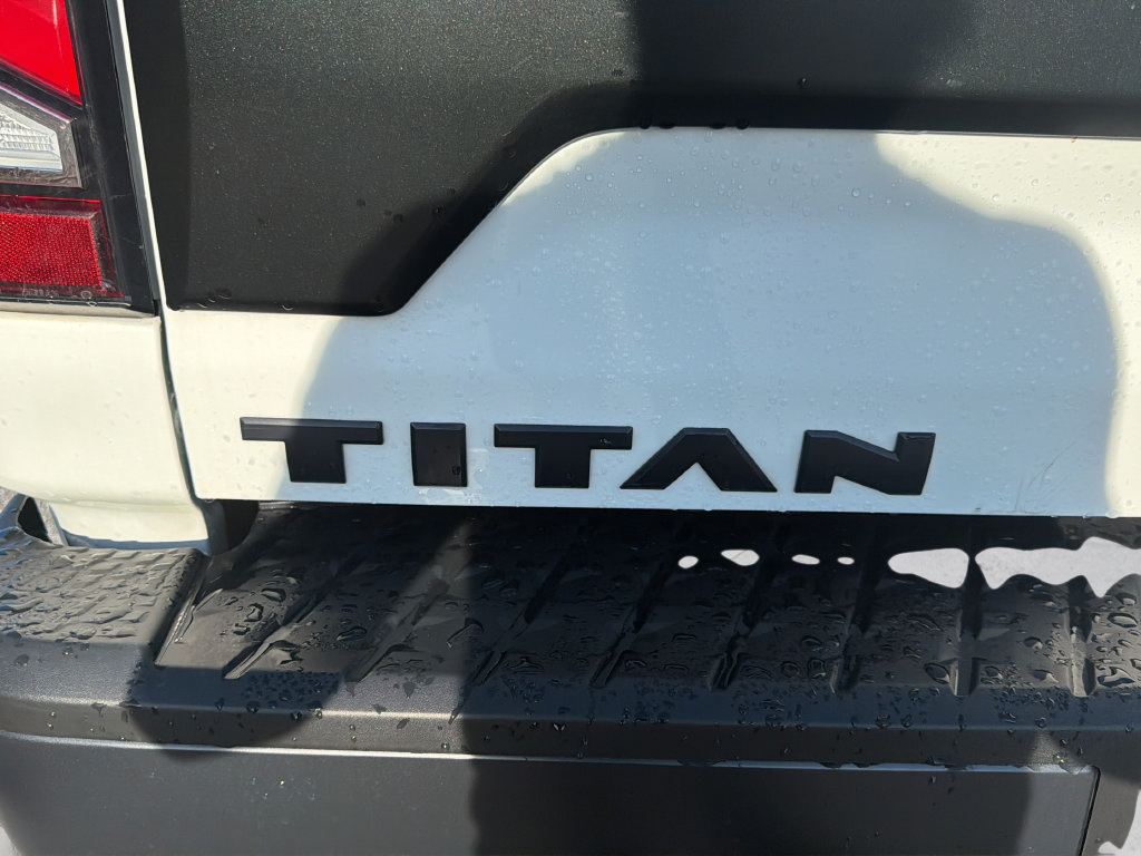 Used 2021 Nissan Titan PRO-4X w/ Pro-4x Convenience Package AWD/4WD image 17