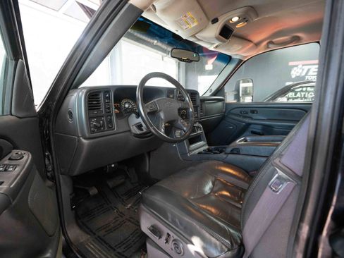 Used 2004 Chevrolet Silverado 2500 LT w/ Heavy-Duty Power Package image 8